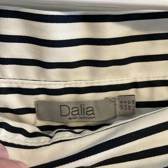 Dalia Tailored Paper Bag Waist Shorts (Dark Navy/Cream) size US 8 - Picture 3 of 9